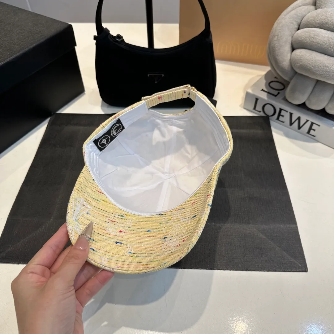 P56 Crow Heart 🆕🆕New baseball cap, personalized fashion classic cross logo, casual with a cool feeling, unisex style, same style for men and women! Very easy to match! Head circumference: 56-58cm is available